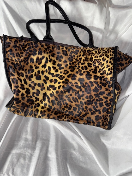 Neiman Marcus Handbags - Neiman Marcus leopard print soft shoulder bag.